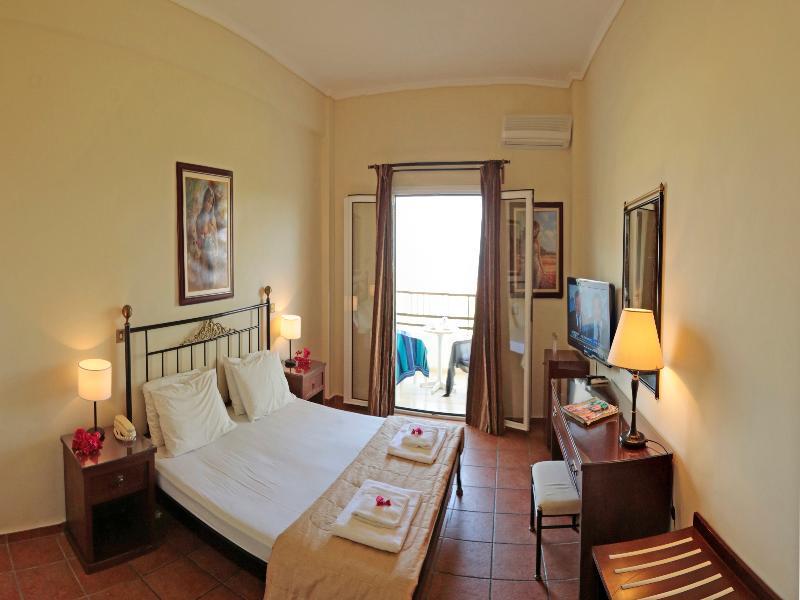 Island Beach Resort (Adults Only) กาวอส ภายนอก รูปภาพ