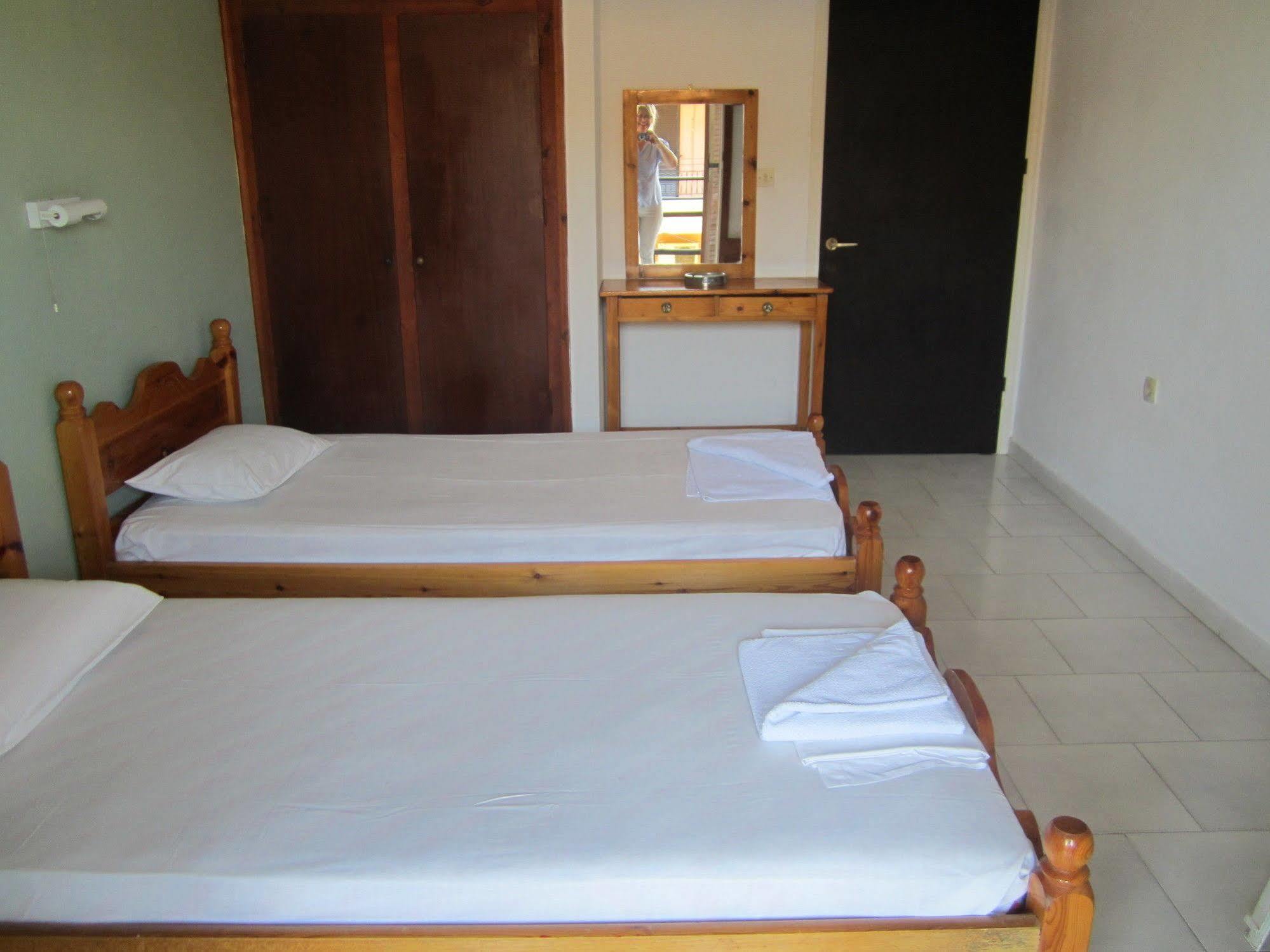 Island Beach Resort (Adults Only) กาวอส ภายนอก รูปภาพ