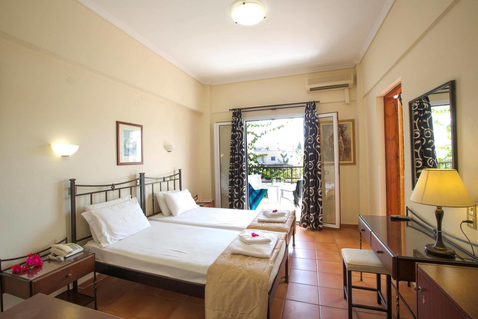 Island Beach Resort (Adults Only) กาวอส ภายนอก รูปภาพ